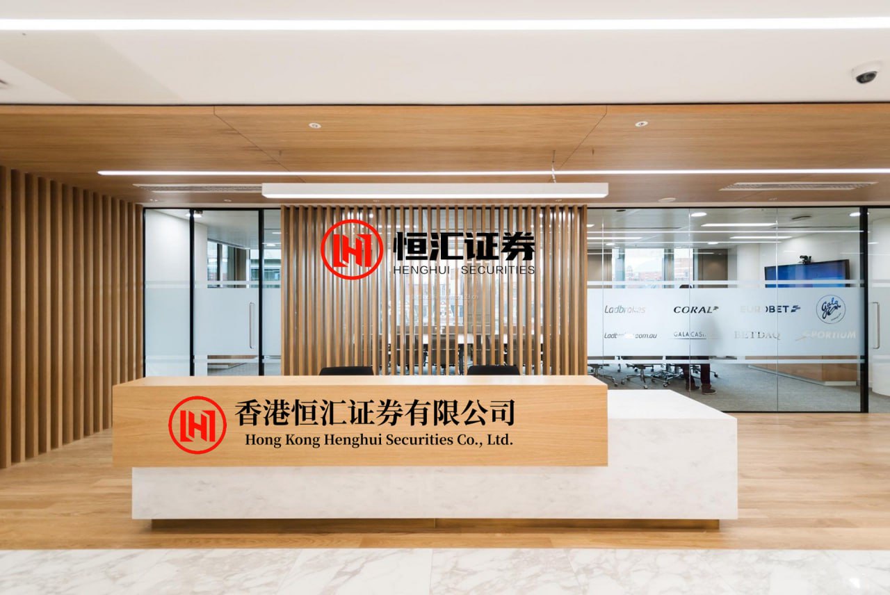 国融配资官网 “科学都解释不清了！”贵州六盘水，一刚出生不久的宝宝，前一秒还是一脸的“严肃”，可当宝宝看到妈妈的脸后，瞬间就笑了，仿佛是在跟妈妈打招呼：“妈妈，我们好久不见。”镜头晃动几下，焦距终于对准了。这是2026年1月的贵州六盘水，一段短短几十秒的视频，像是往平静的湖面扔进了一颗深水炸弹。...